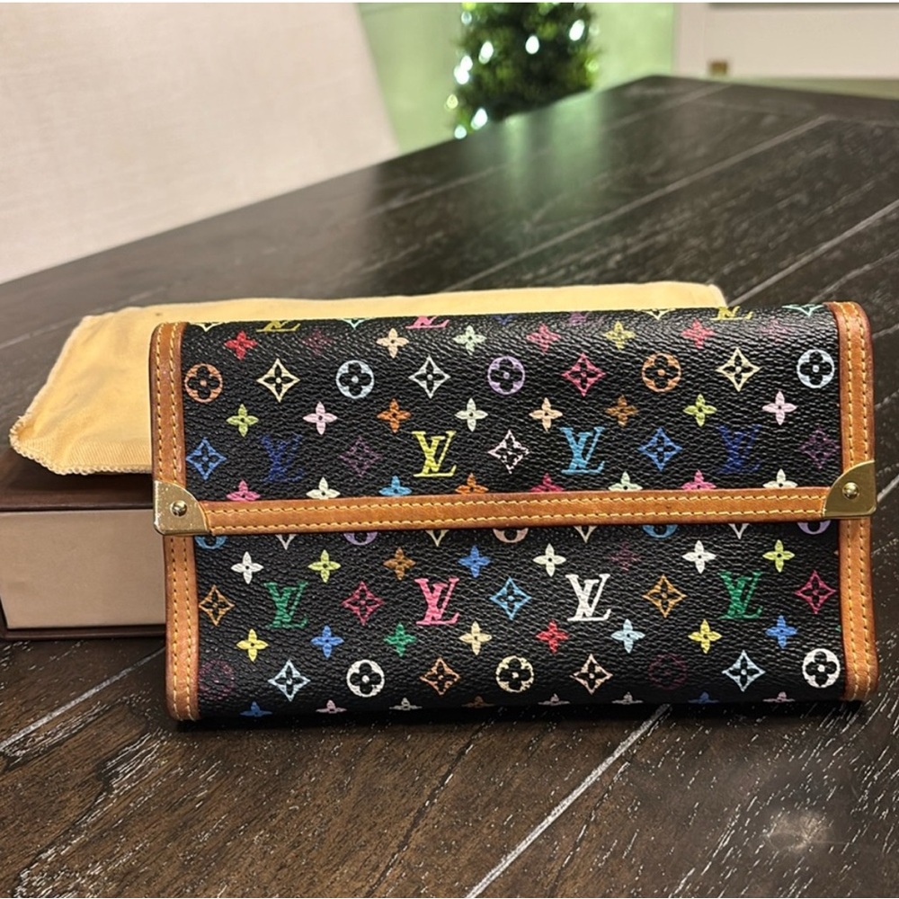 LV wallet with COA